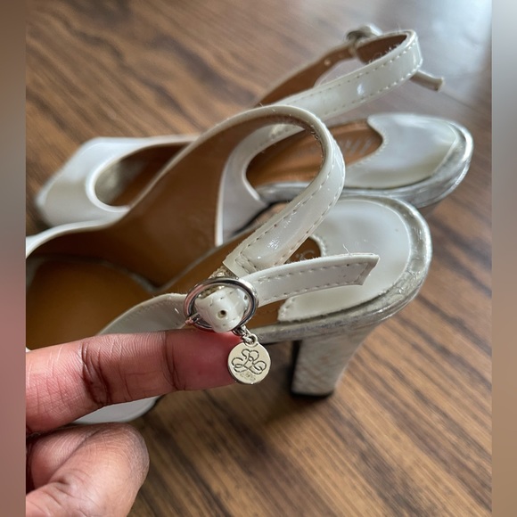 NWOT cute white heels - Picture 2 of 4